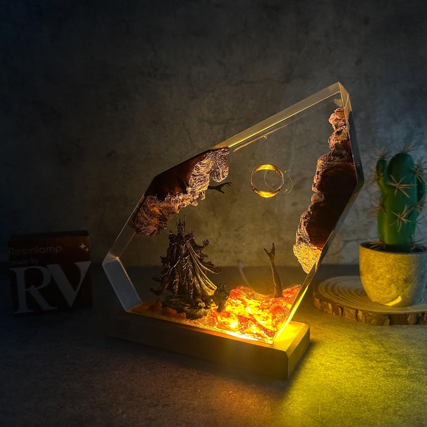 Diorama Ring Resin lamp