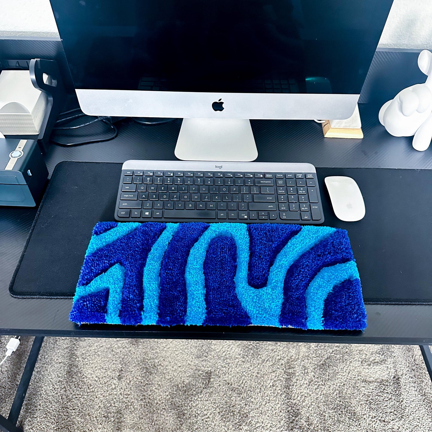 Wavy Blue Keyboard Tufted Rug