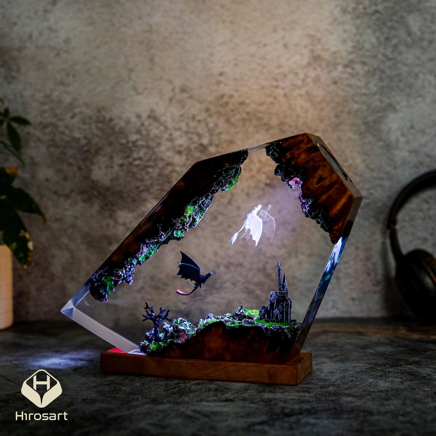 Too.thl.ess Dragon resin lamp