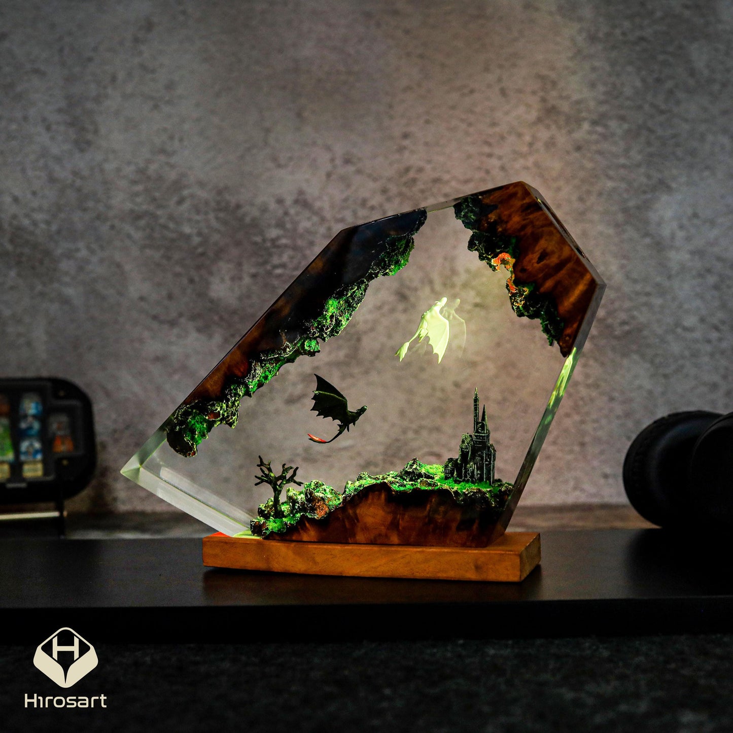 Too.thl.ess Dragon resin lamp