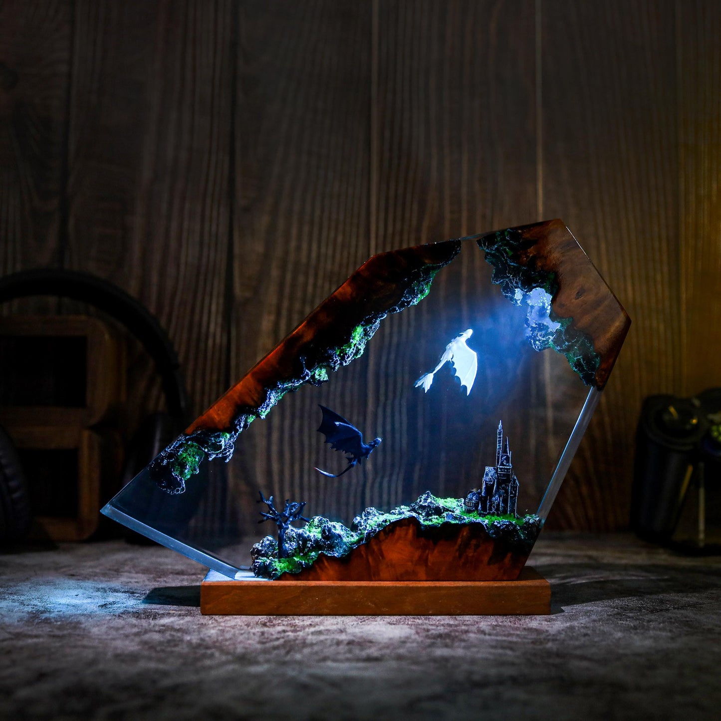 Too.thl.ess Dragon resin lamp