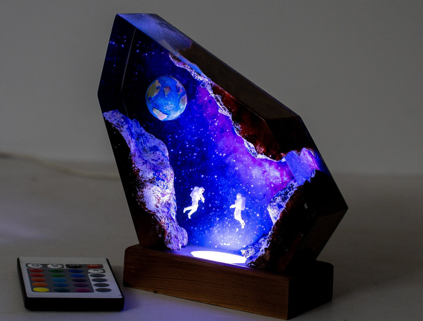 Astronaut Galaxy Epoxy Resin Lamp