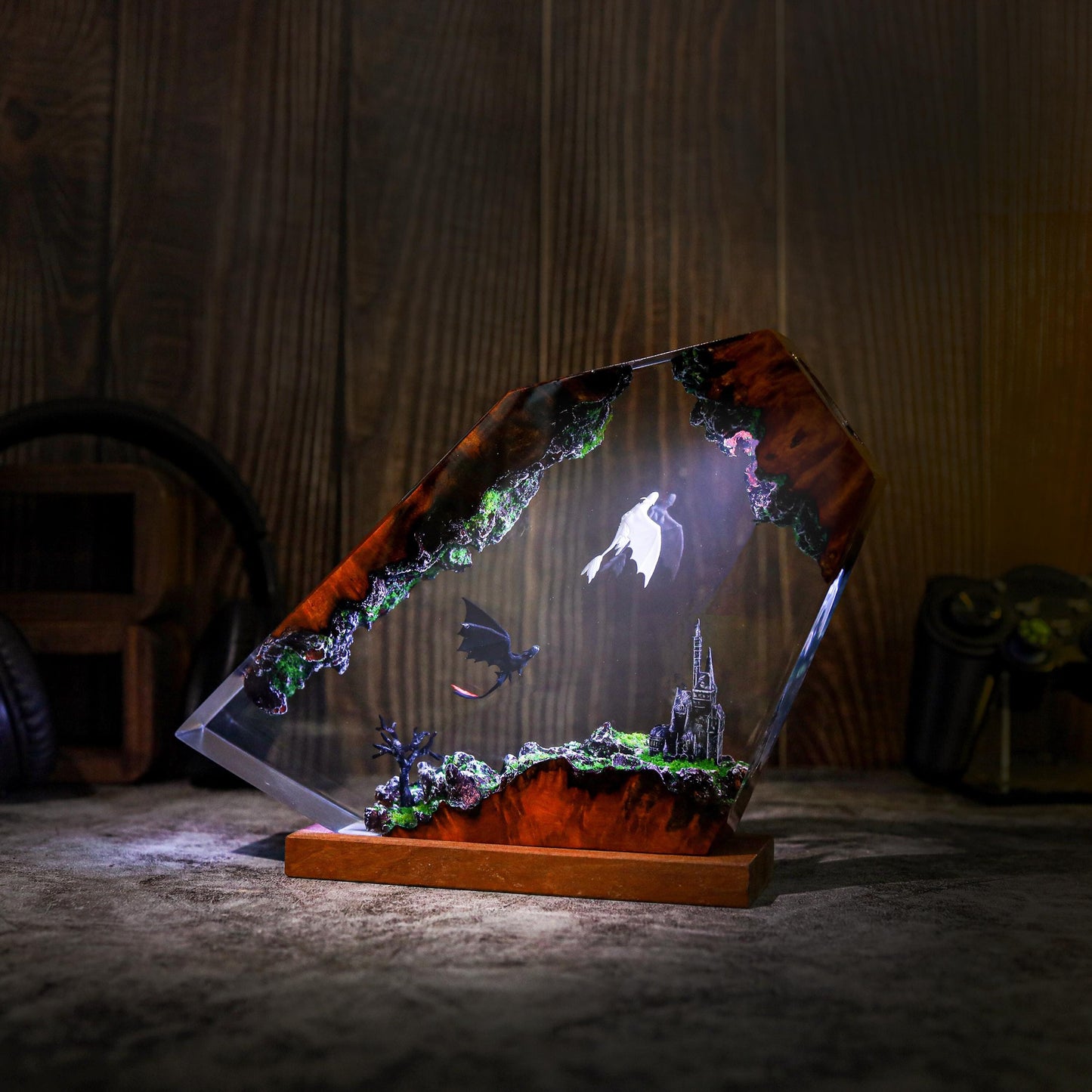 Too.thl.ess Dragon resin lamp