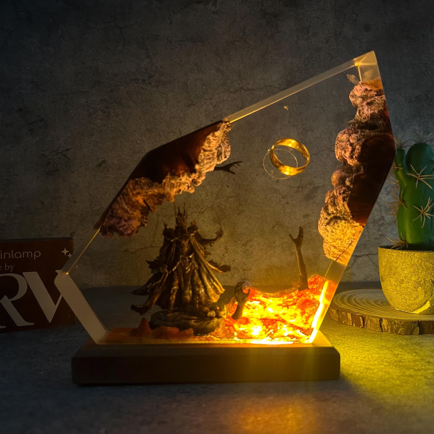 Diorama Ring Resin lamp