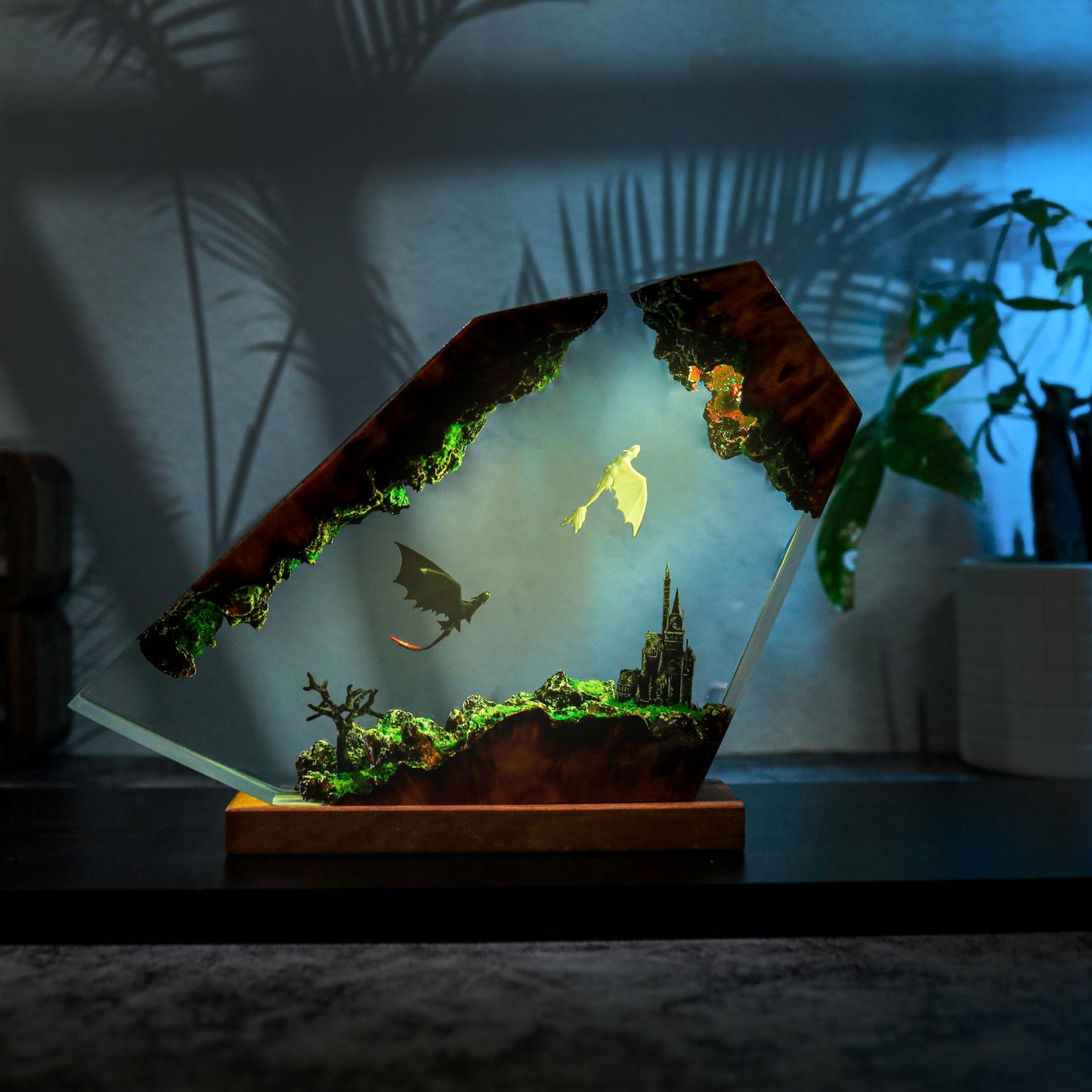 Too.thl.ess Dragon resin lamp