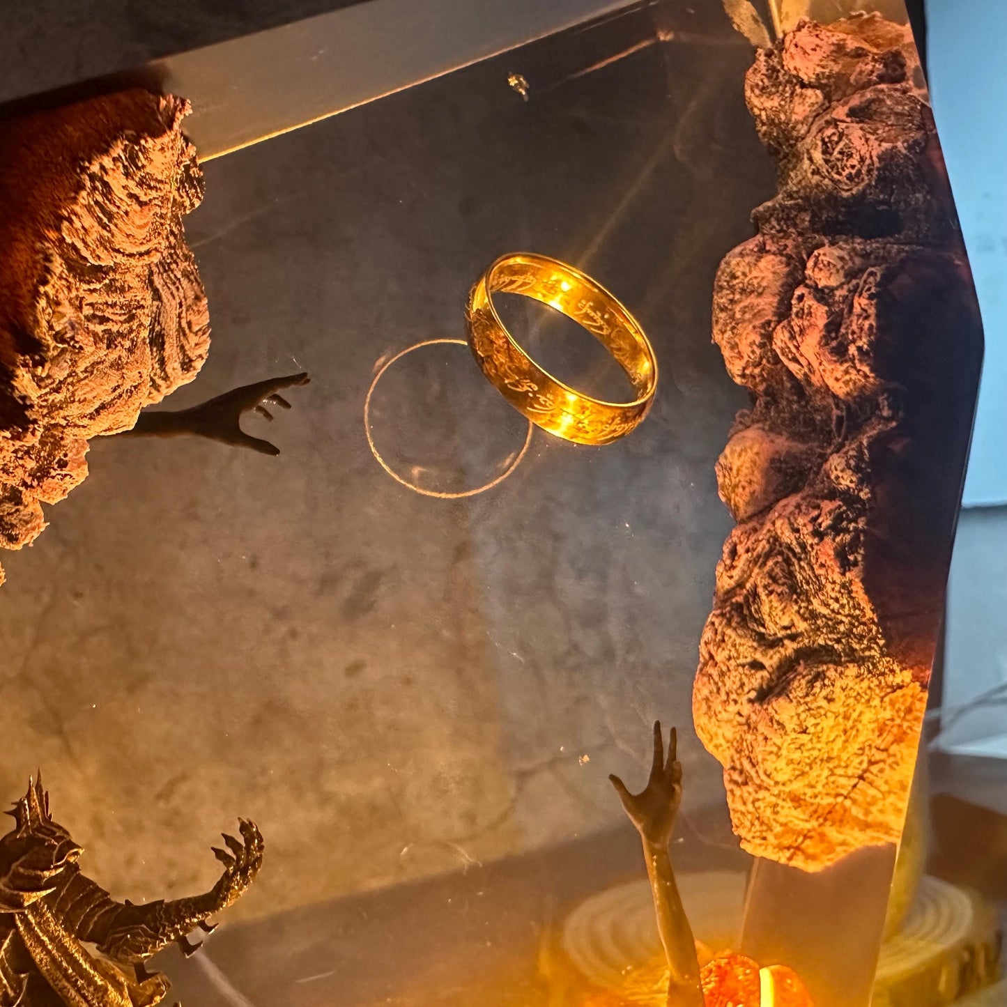 Diorama Ring Resin lamp