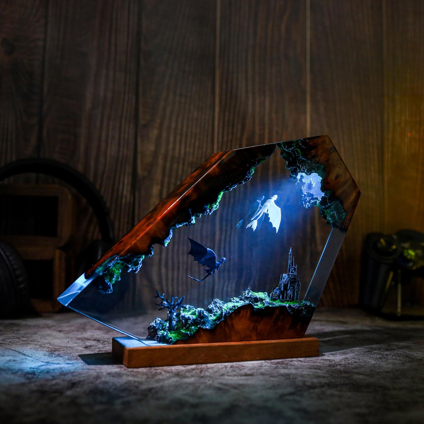Too.thl.ess Dragon resin lamp