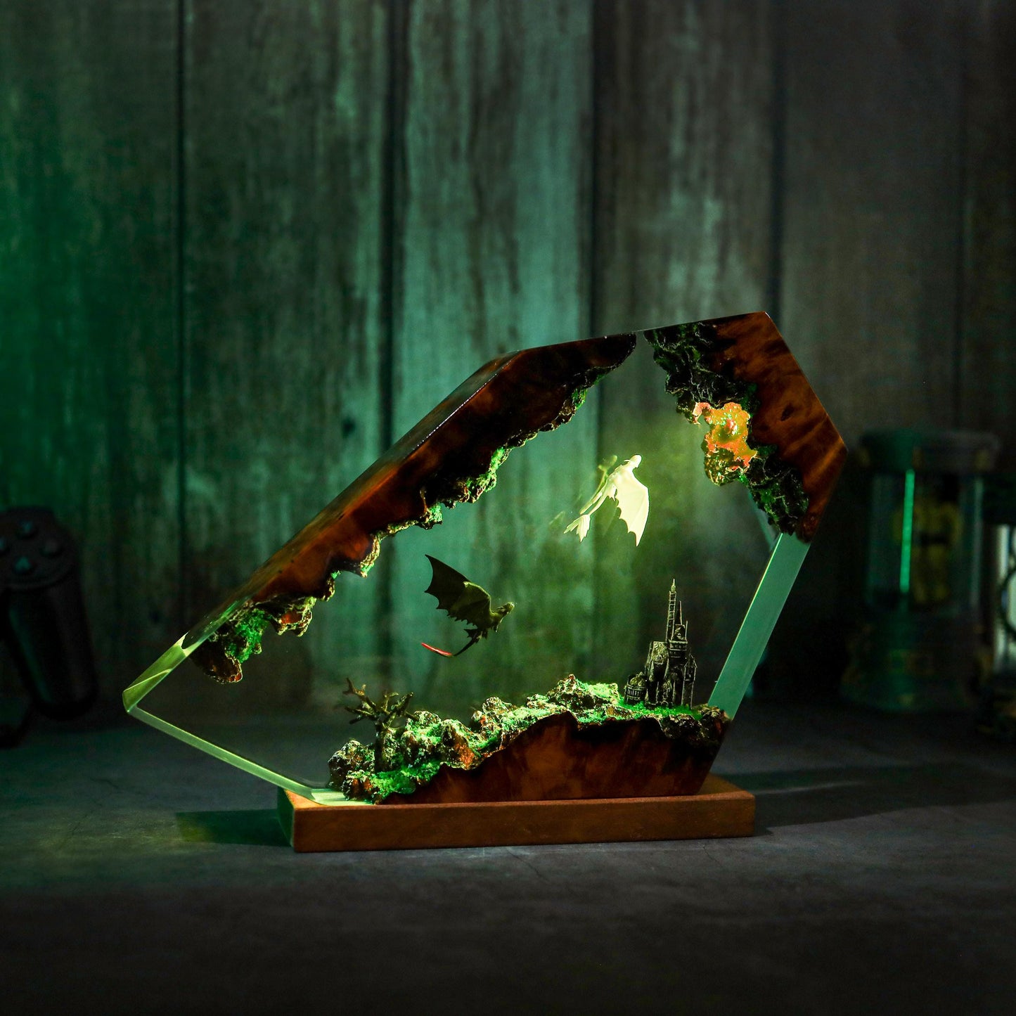 Too.thl.ess Dragon resin lamp