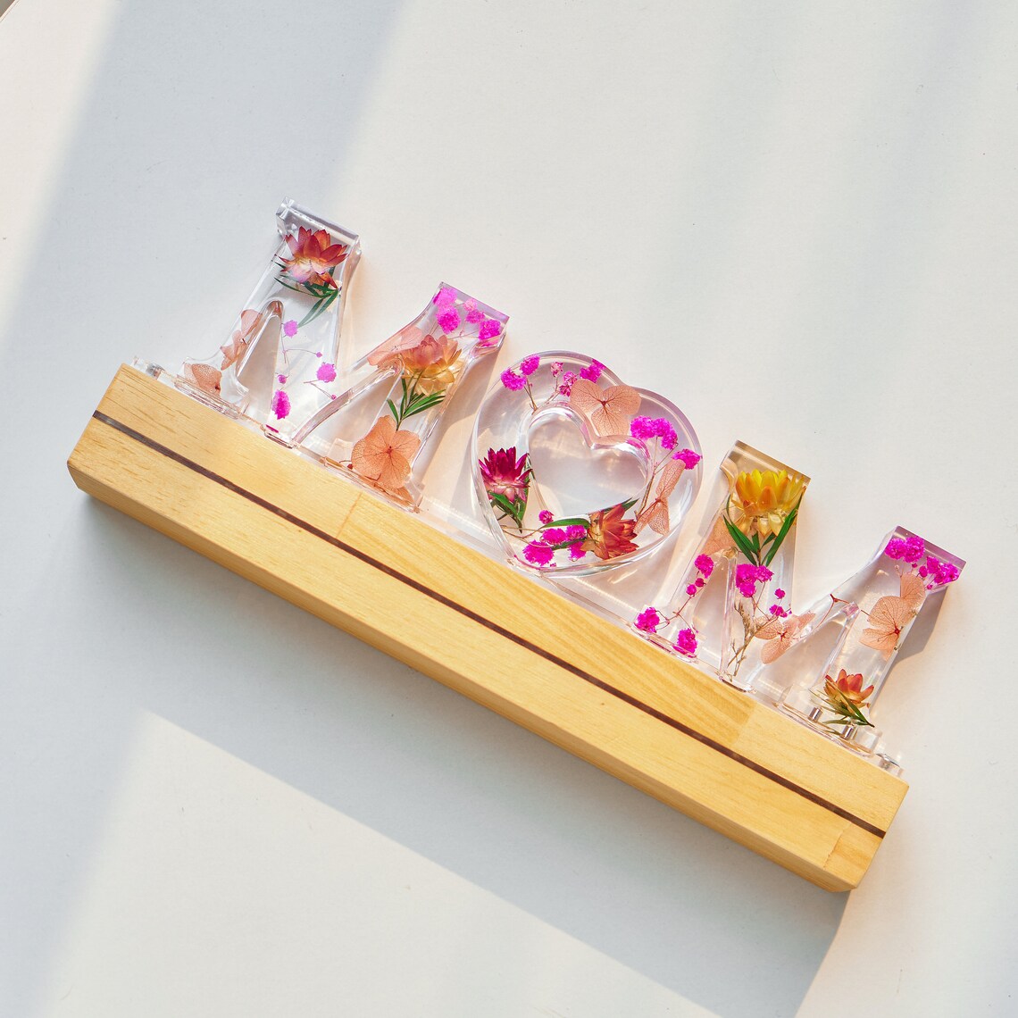 Mom Letter Night Light, Custom Real flower Epoxy Resin Decor bedside Lamp
